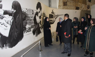 بازدید استادان زبان فارسی عراقی از موزه دفاع مقدس و حسینیه جماران